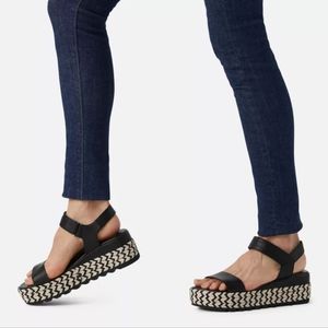 SOREL WOMEN'S CAMERON™ FLATFORM WEDGE SANDAL